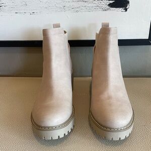Dolce Vita Rielle Lug Sole Ankle Boots ~NEW~